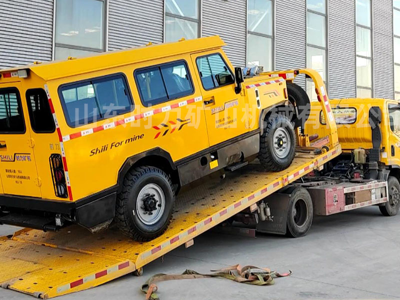 荷載10人井下無軌人員運輸車發往湖北